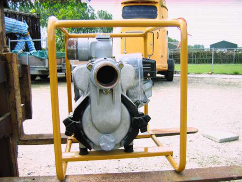 Технические характеристики дизельных моделей для грязной воды, особенности мотопомп ptd-306 t и ptx-301 t