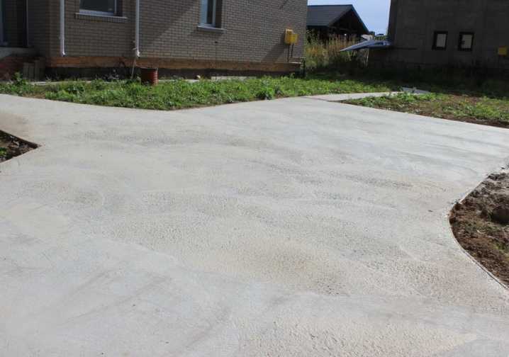Укладка брусчатки на бетонное основание: можно ли класть тротуарную .
