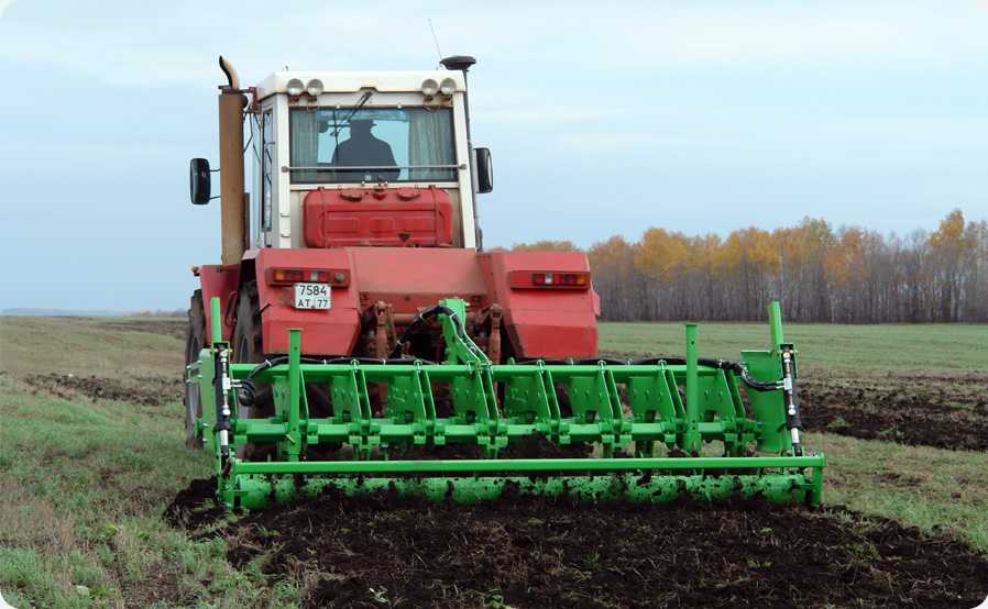 Вспашка земли трактором. технологические особенности и рекомендации.