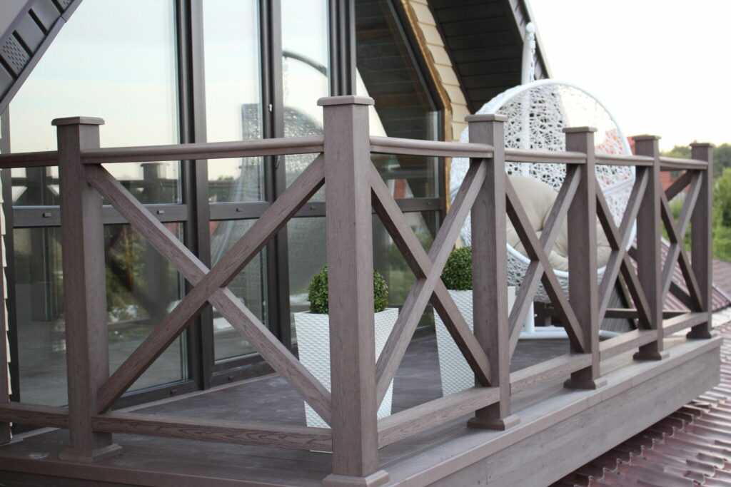 Ограждения для террасы – деревянные, металлические, а также обзор других материалов, их оптимальная высота и как сделать своими руками