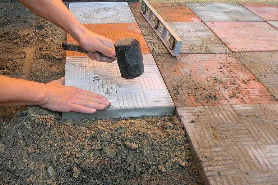 Принципы укладки тротуарной плитки на бетонное основание