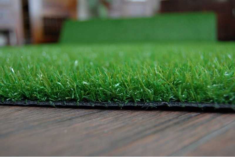 Лучшая искусственная трава. Искусственная трава erba 7000. Искусственная трава erba - 2,0 м. Искусственная трава в интерьере. Искусственная зеленая трава.