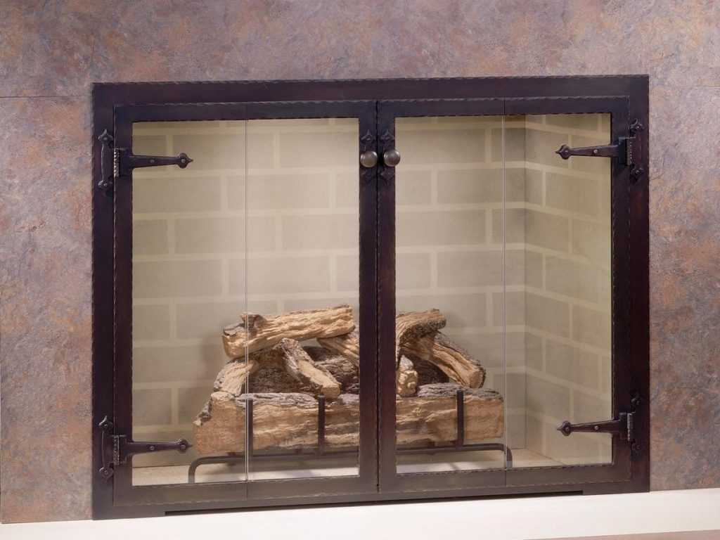 Дверцы для камина (44 фото): каминные дверки со стеклом, стеклянные двери, изготовление своими руками