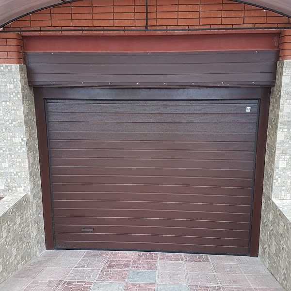 Роллетные ворота для гаража: виды устройств и размеры, их плюсы и минусы