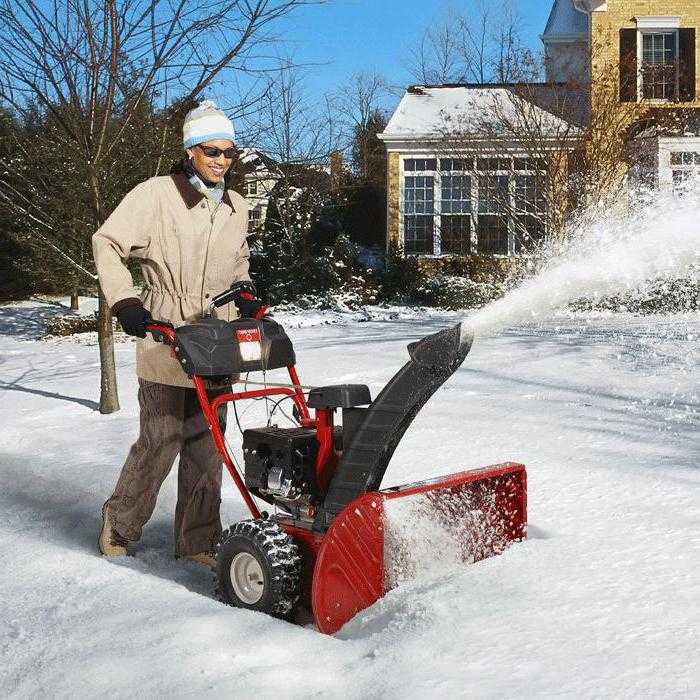 Снегоуборочный трактор