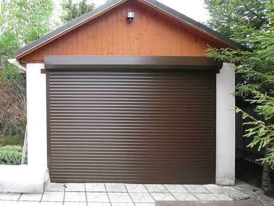 Ворота-рольставни  на гараж – это удобное и практичное решение Какими свойствами обладают стальные рулонные конструкции Как устанавливать такие гаражные изделия, и к каким фирмам обращаться
