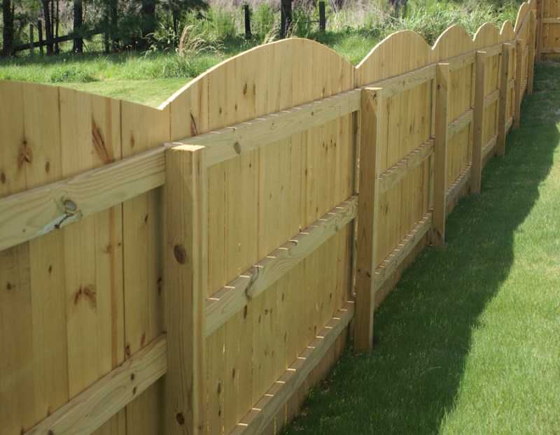 Забор из горбыля: красивый деревянный забор из необрезной доски, все варианты обработки и дизайна