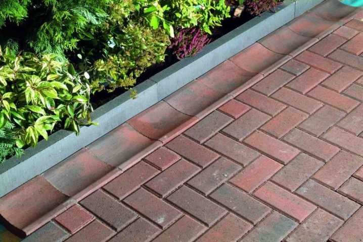 Укладка брусчатки на бетонное основание: можно ли класть тротуарную .