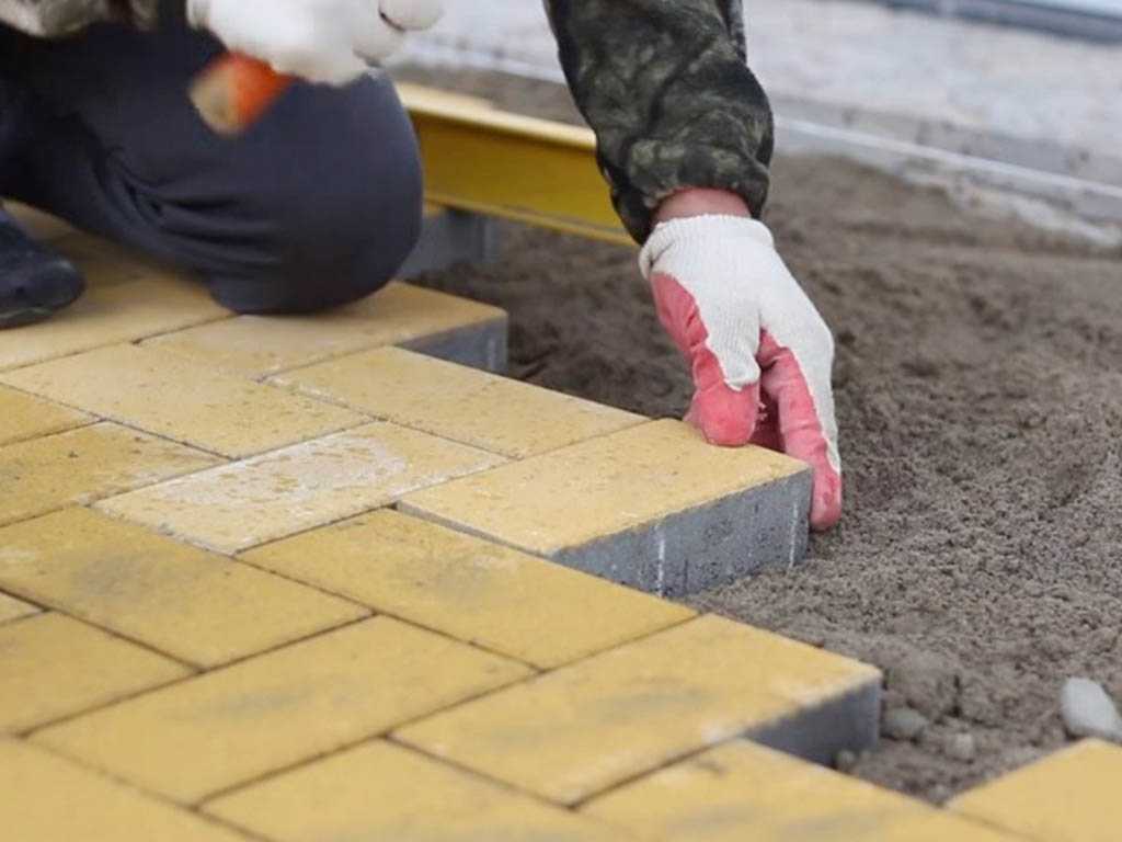Инструкция по укладке тротуарной плитки на бетонное основание