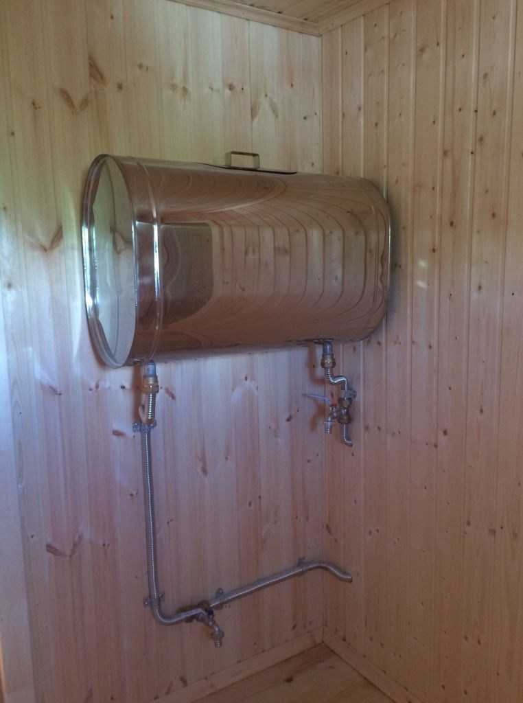 Баня бак для воды: деревянные бочки самоварного типа для горячей воды, выносной бак на трубу из нержавейки с теплообменником