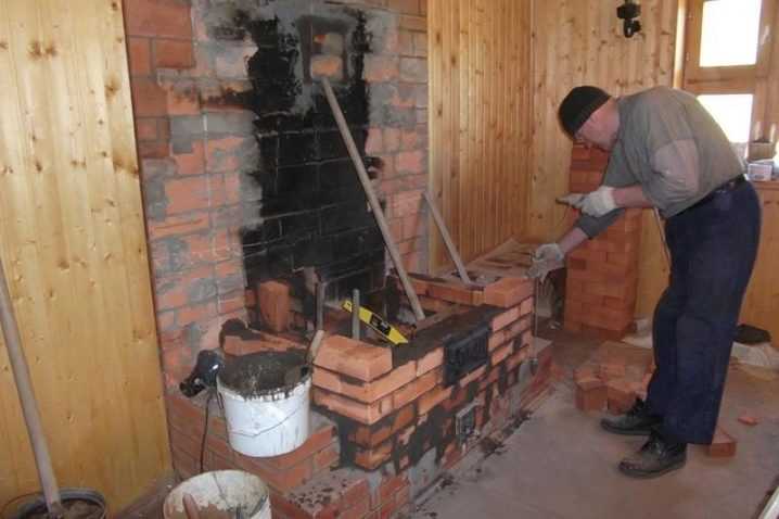 Печь-камин для загородного дома (109 фото): печка с водяным контуром отопления для дачи, котел и его топка
