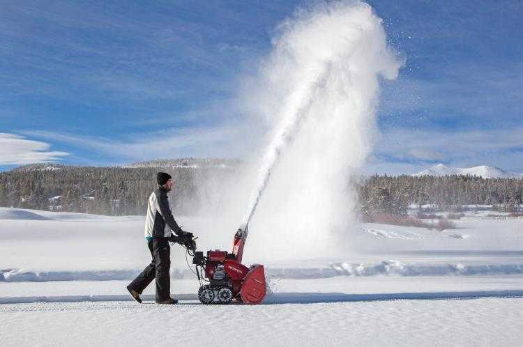 Самоходный бензиновый снегоуборщик для дачи: рейтинг лучших снегоочистителей для загородных домов, обзор моделей husqvarna и honda