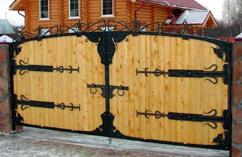 Как выбрать ворота с калиткой для дачи и частного дома