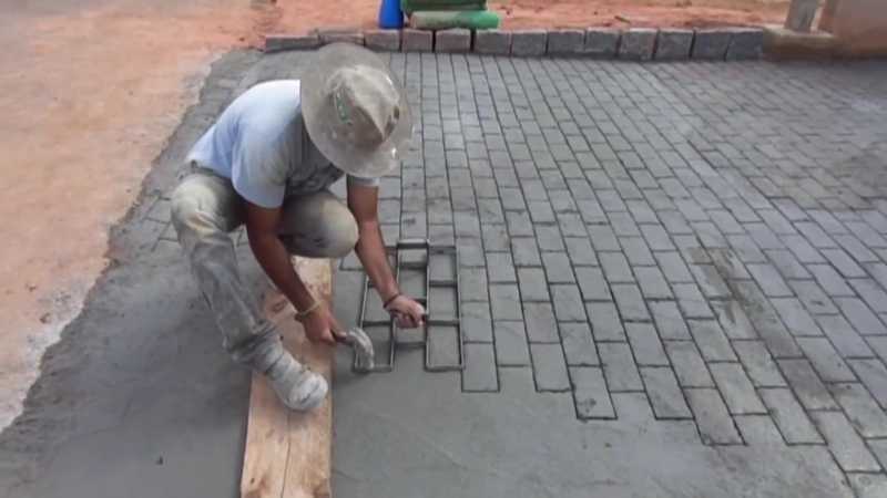 Технология укладки тротуарной плитки на бетонное основание: несколько способов