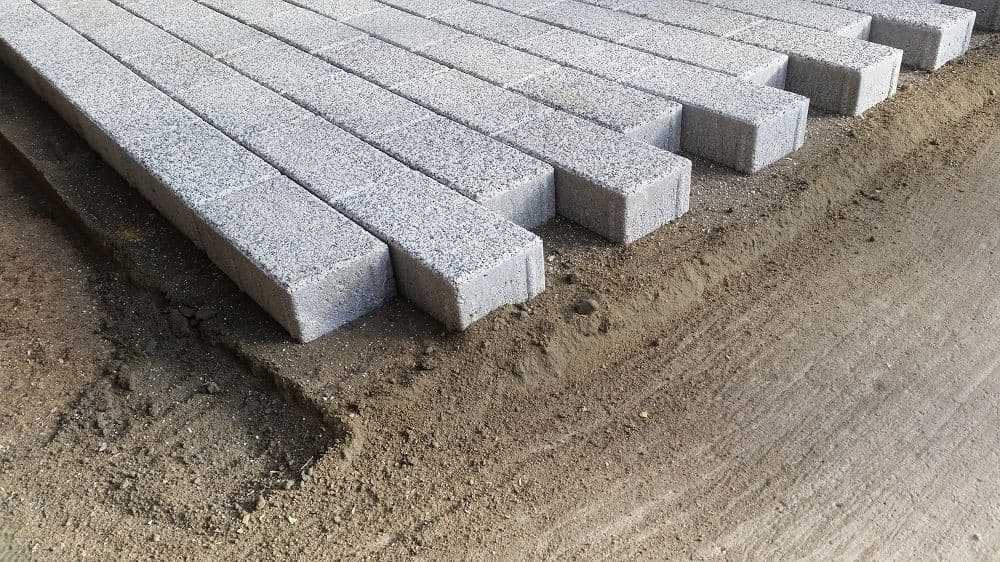 Укладка тротуарной плитки на бетонное основание: как уложить брусчатку на бетон своими руками, описание технологии, выбор клея