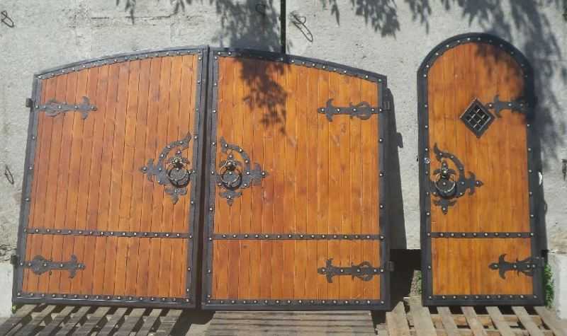 Ворота с калиткой (65 фото): калитка для частного дома, садовые варианты для дачи, ворота внутри дачного забора из евроштакетника