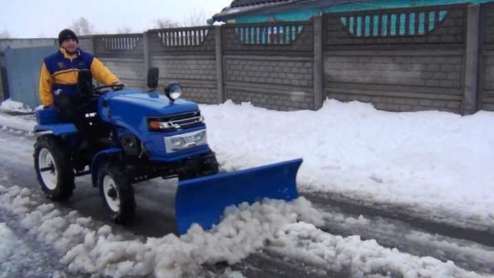 Снегоуборочный трактор: минитрактор для уборки снега, мини-снегоуборщик для чистки с отвалом, полный маленький привод для дачи
