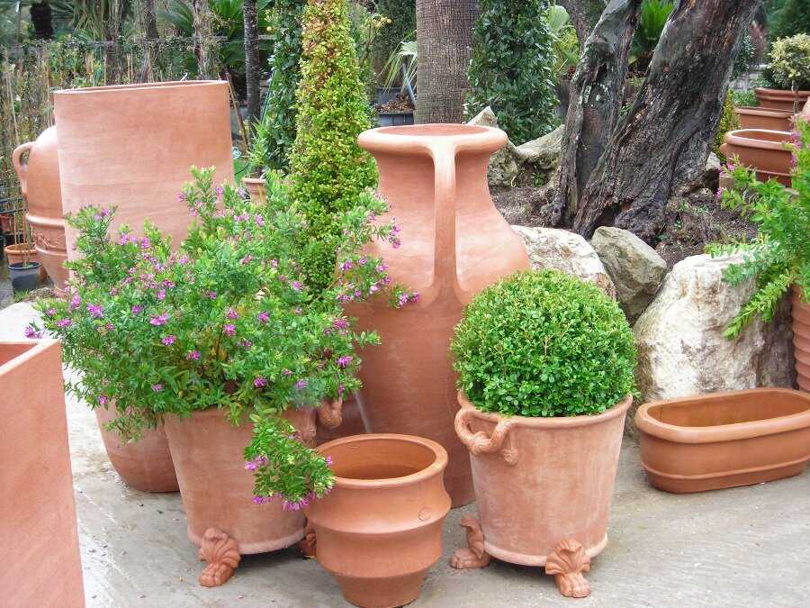 Уличные вазоны для цветов своими руками: горшки для сада, как изготовить кашпо из пластика и дерева, вазы в доме