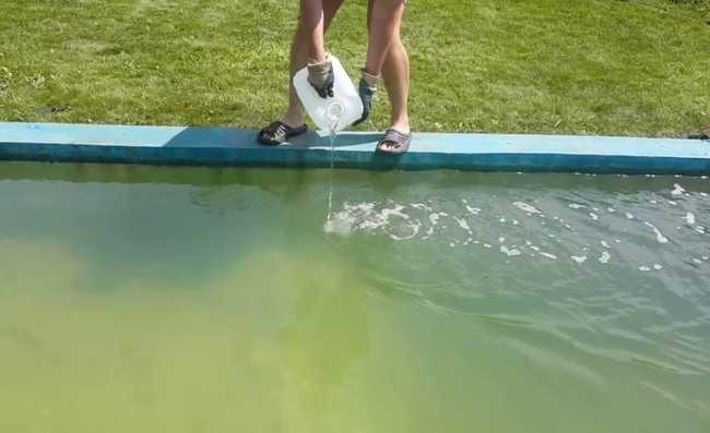 Как помыть каркасный бассейн? чем его отмыть быстро на зиму от зелени? чем мыть после слива воды от засохшего налета? как убрать большой бассейн?