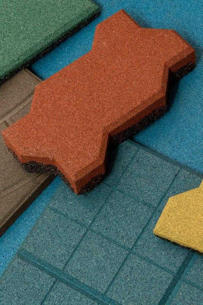 Резиновая плитка для дорожек на даче: виды покрытий