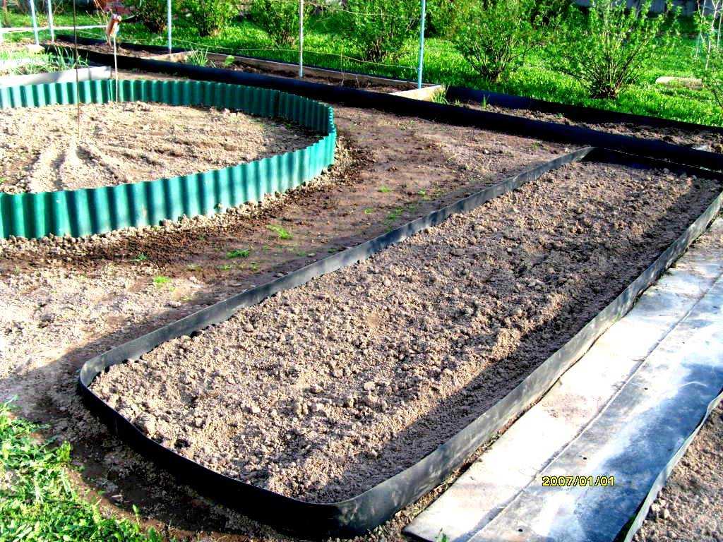 Бетонные бордюры: садовые для клумб и дорожек. как сделать их своими руками? размеры и пропорции раствора, чем покрасить на улице