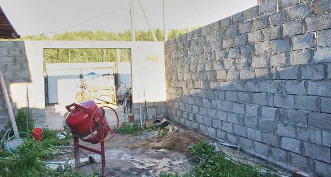 Все о гаражах из керамзитобетонных блоков